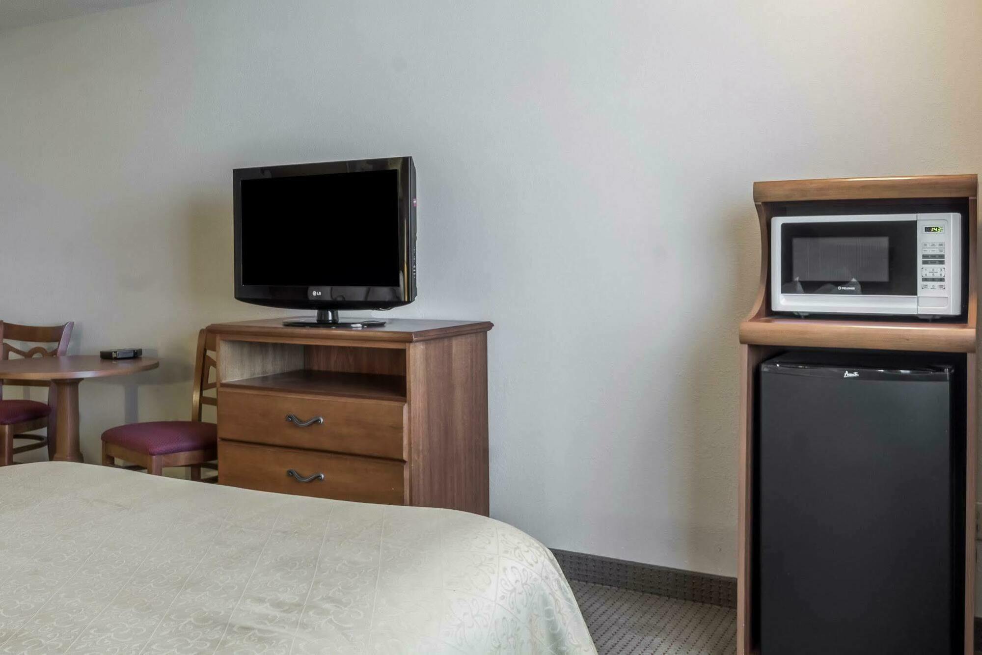 Quality Inn Huron Zewnętrze zdjęcie