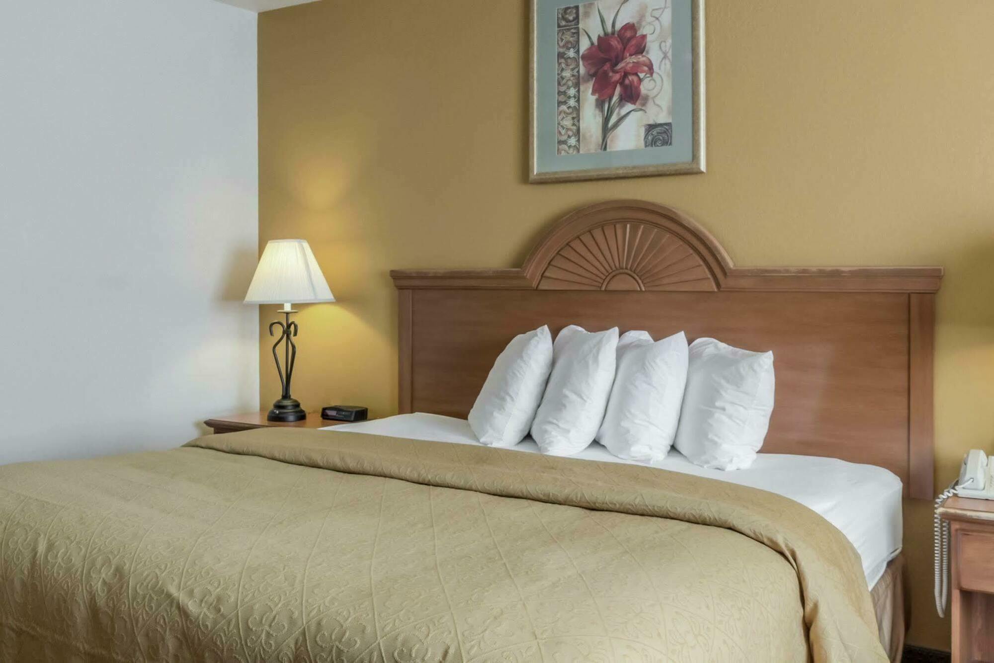 Quality Inn Huron Zewnętrze zdjęcie