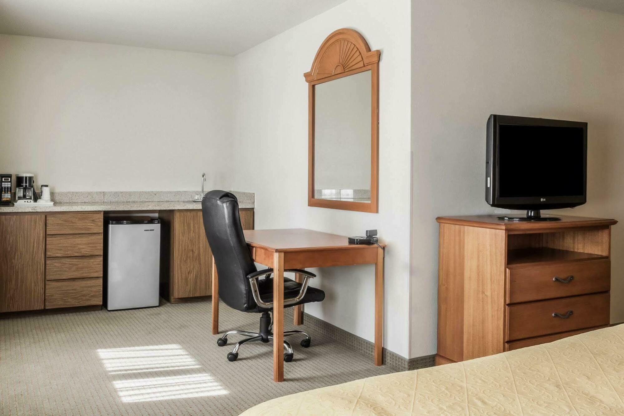 Quality Inn Huron Zewnętrze zdjęcie