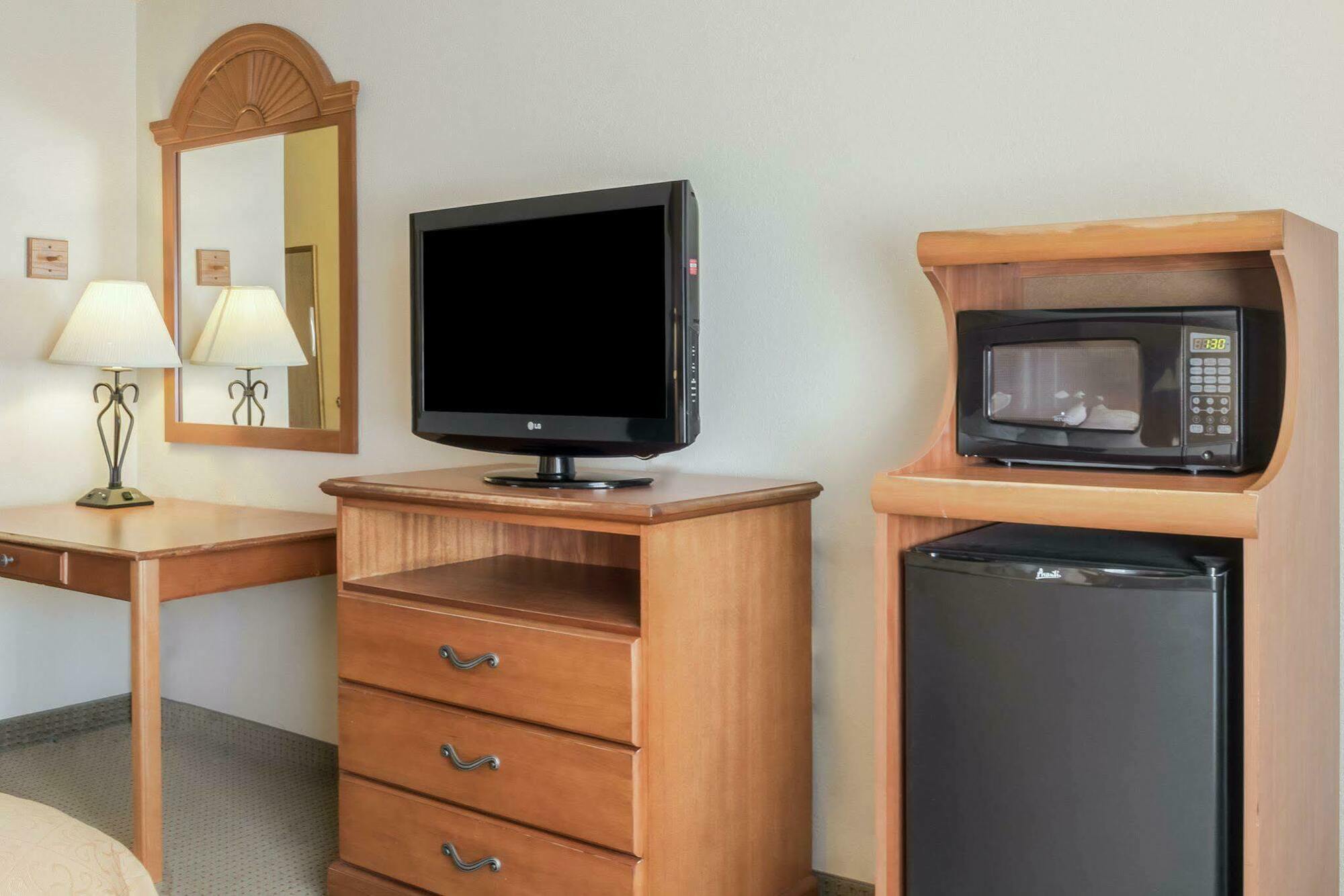 Quality Inn Huron Zewnętrze zdjęcie