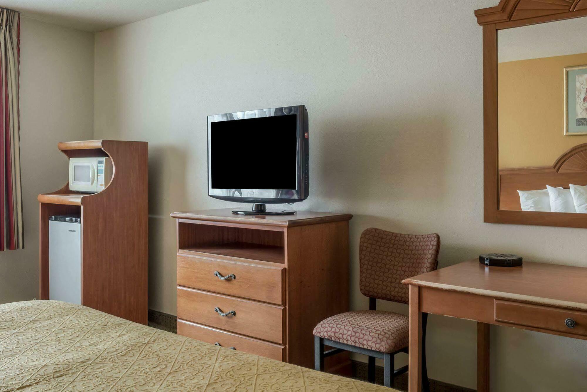 Quality Inn Huron Zewnętrze zdjęcie